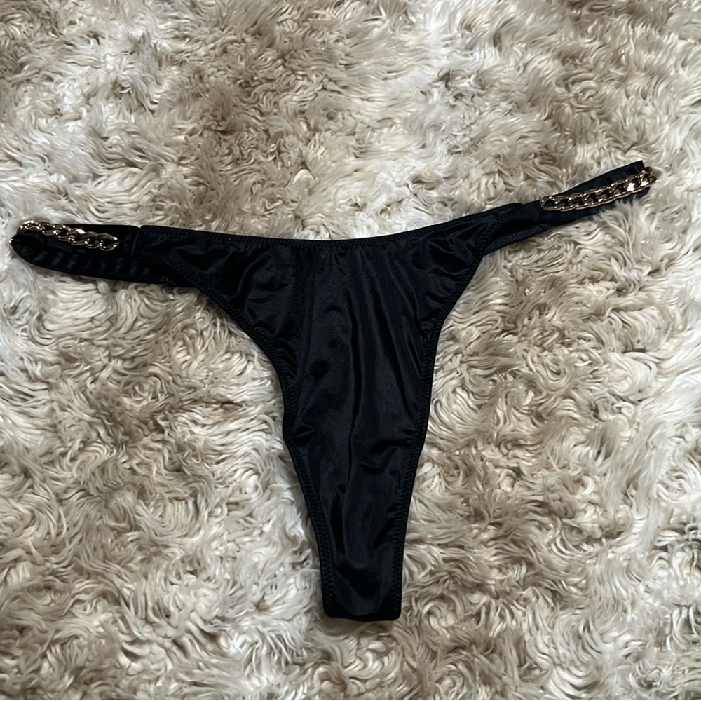 VICTORIA’S SECRET VERY SEXY BLACK CHAIN THONG NWT